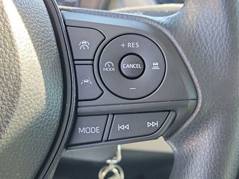 Used 2025 Toyota Corolla LE image 31
