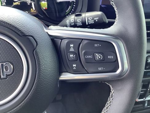 Used 2025 Jeep Wrangler Unlimited Sahara AWD/4WD image 12
