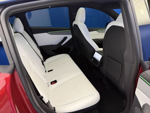Used 2026 Tesla Model Y 2WD image 25