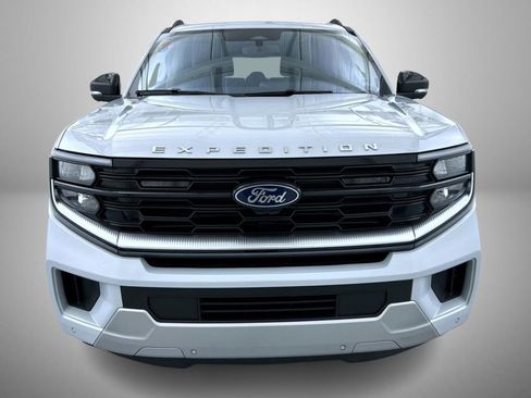 Used 2025 Ford Expedition Platinum AWD/4WD image 2