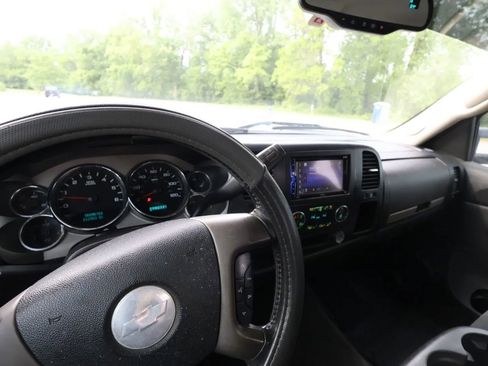 Used 2007 Chevrolet Silverado 1500 LT w/ 1LT Convenience Package AWD/4WD image 12
