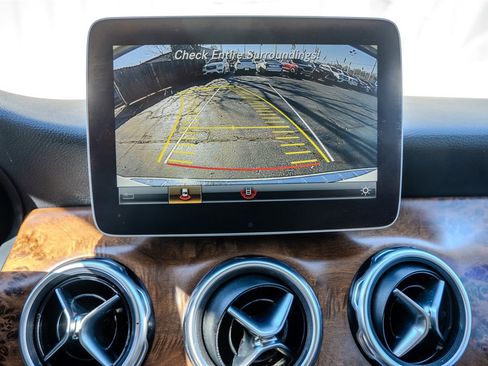 Used 2019 Mercedes-Benz GLA 250 w/ Convenience Package image 21