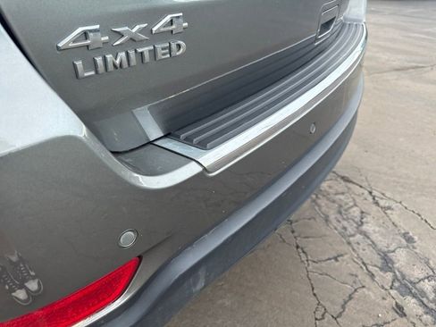 Used 2012 Jeep Grand Cherokee Limited image 12