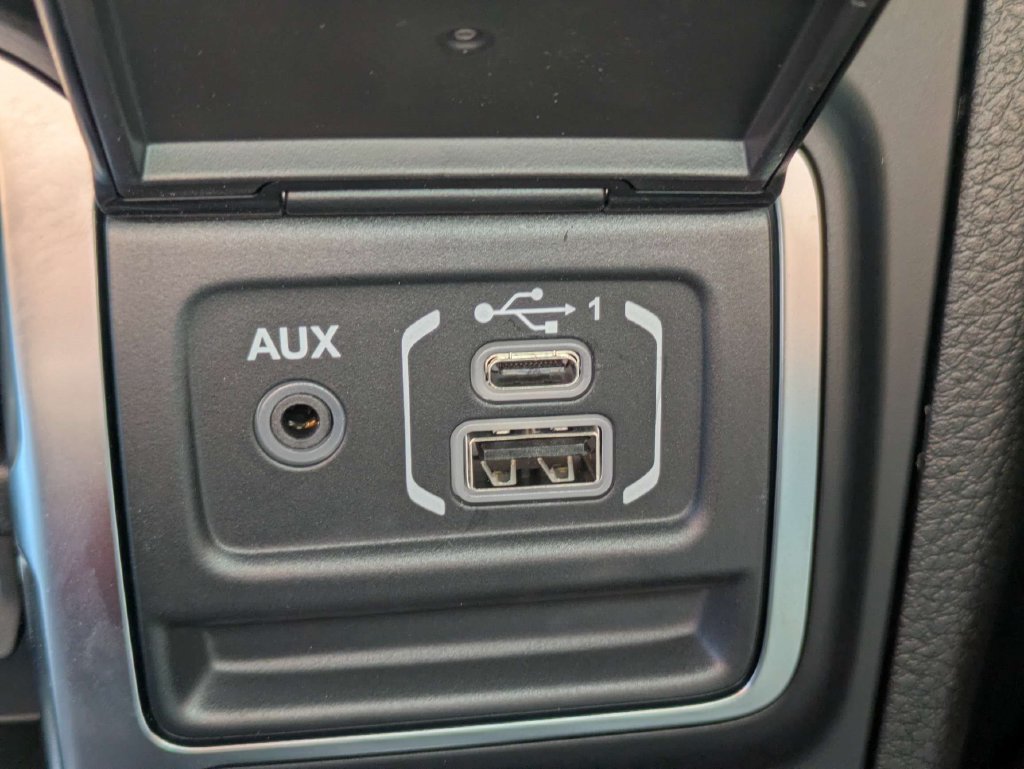 Used 2026 Jeep Wrangler Unlimited Sahara AWD/4WD image 23