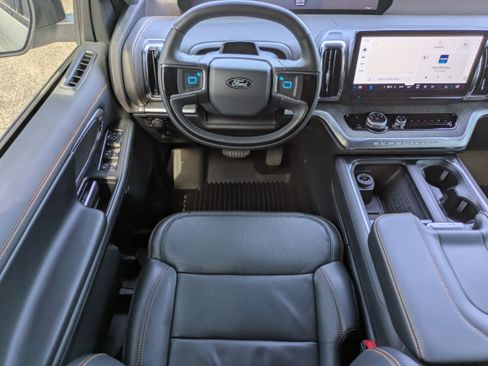 Used 2025 Ford Expedition Tremor AWD/4WD image 4