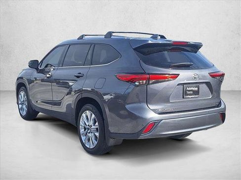 Used 2022 Toyota Highlander Limited image 7