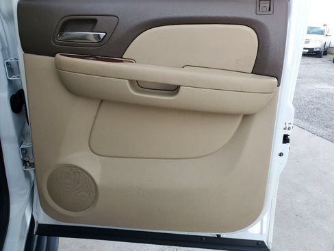 Used 2011 Chevrolet Avalanche LS RWD image 24