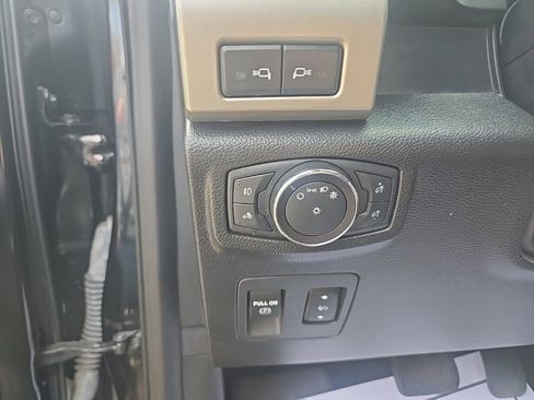 Used 2020 Ford F150 Lariat w/ Equipment Group 502A Luxury AWD/4WD image 15
