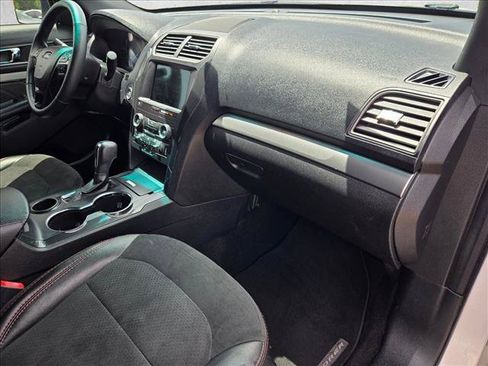 Used 2019 Ford Explorer XLT w/ Equipment Group 202A FWD image 23