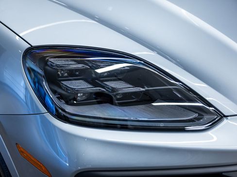 Certified 2025 Porsche Cayenne image 13
