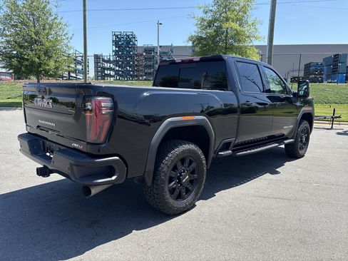 Used 2024 GMC Sierra 2500 AT4 w/ AT4 Premium Plus Package AWD/4WD image 9