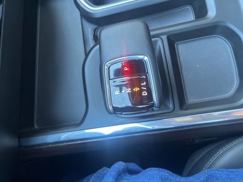 Used 2024 GMC Sierra 1500 SLT image 17