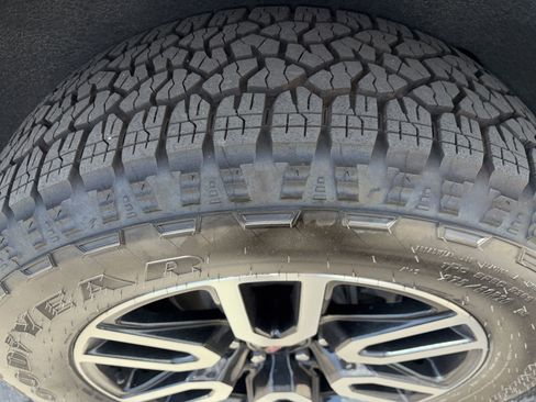 Used 2021 GMC Yukon AT4 w/ AT4 Premium Package image 17