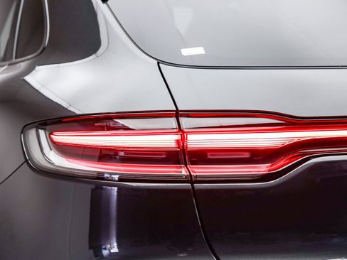 Used 2025 Porsche Macan image 13