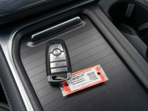 Used 2025 Ford Expedition Platinum AWD/4WD image 38