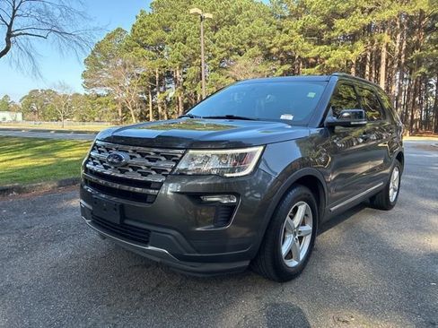 Used 2018 Ford Explorer XLT w/ Equipment Group 201A image 7