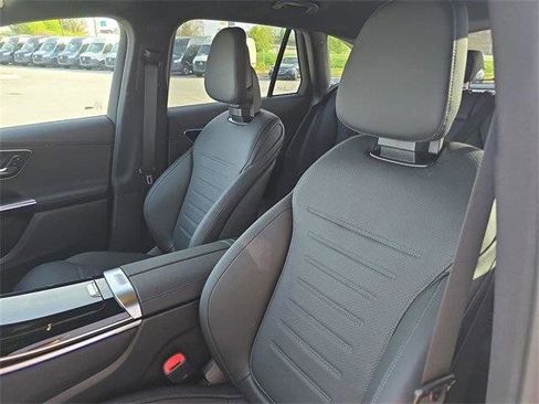 Used 2025 Mercedes-Benz GLC 350e 4MATIC image 25