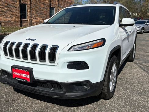 Used 2017 Jeep Cherokee Latitude w/ Cold Weather Group AWD/4WD image 15