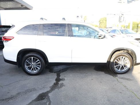 Used 2019 Toyota Highlander XLE image 8