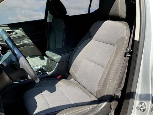Used 2021 Chevrolet Traverse LT FWD image 23