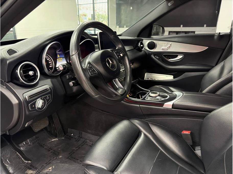 Used 2018 Mercedes-Benz C 300 Sedan image 4