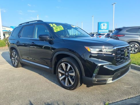 Certified 2025 Honda Pilot Touring image 1