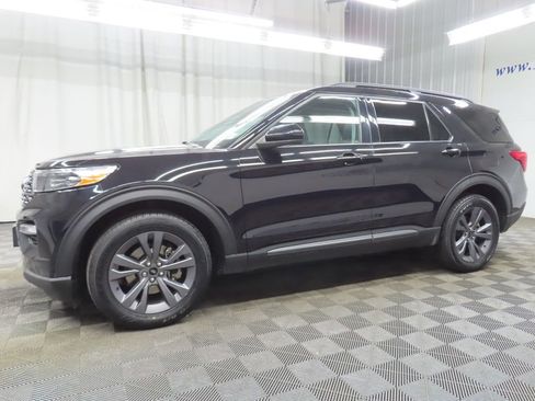 Used 2024 Ford Explorer XLT w/ XLT Sport Appearance Package AWD/4WD image 5