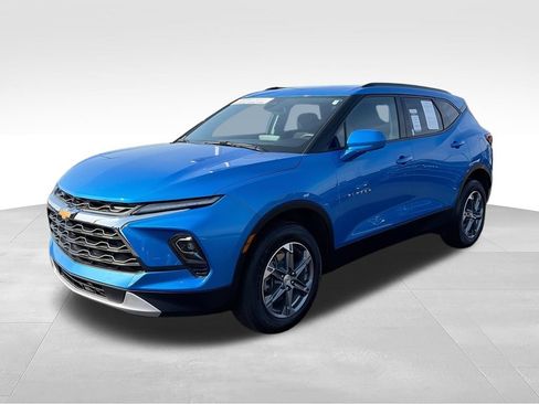 Used 2024 Chevrolet Blazer LT w/ Convenience Package FWD image 4