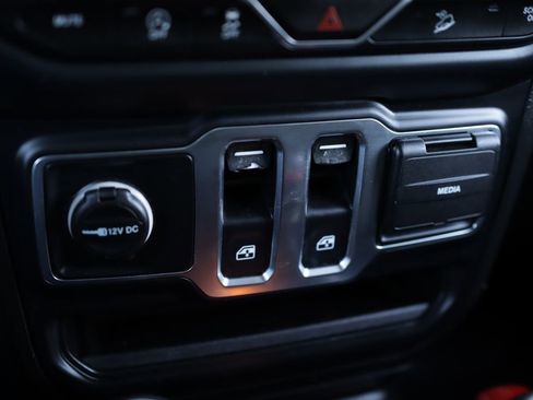 Used 2019 Jeep Wrangler Sport AWD/4WD image 17