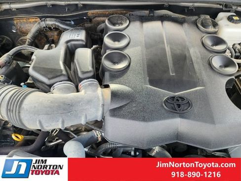 Used 2024 Toyota 4Runner SR5 AWD/4WD image 31