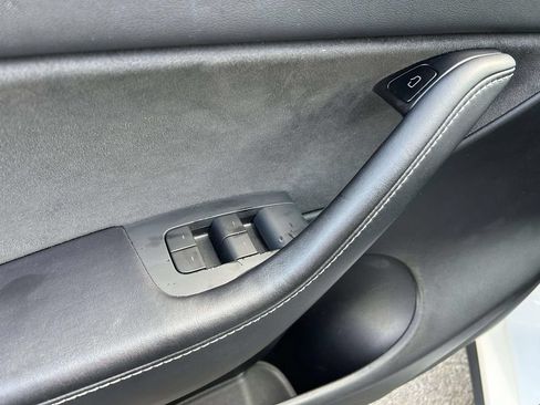 Used 2021 Tesla Model Y Long Range AWD/4WD image 19