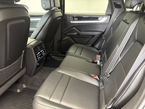 Certified 2024 Porsche Cayenne AWD/4WD image 20
