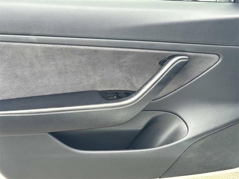 Used 2017 Tesla Model 3 Long Range image 16