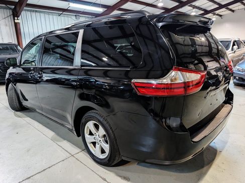 Used 2015 Toyota Sienna LE FWD image 6
