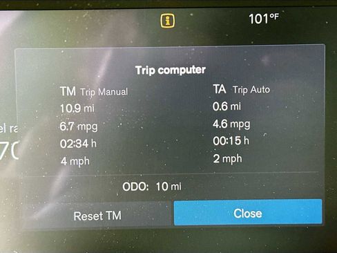 Used 2025 Volvo XC40 B5 Ultra w/ Protection Package image 12