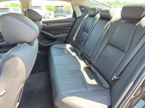 Used 2020 Honda Accord Touring image 7