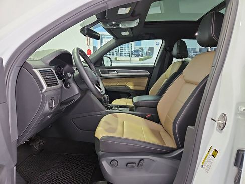 Certified 2023 Volkswagen Atlas Cross Sport SE w/ Panoramic Sunroof Package FWD image 16