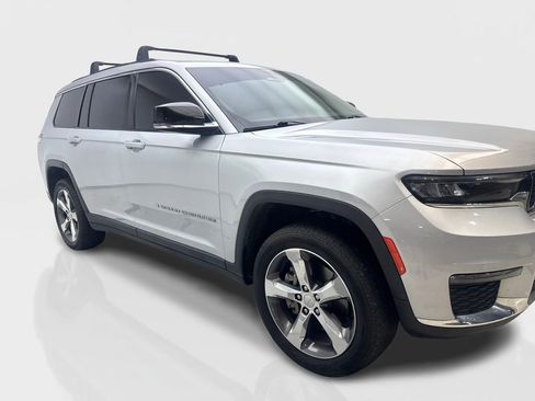 Used 2022 Jeep Grand Cherokee L Limited AWD/4WD image 12