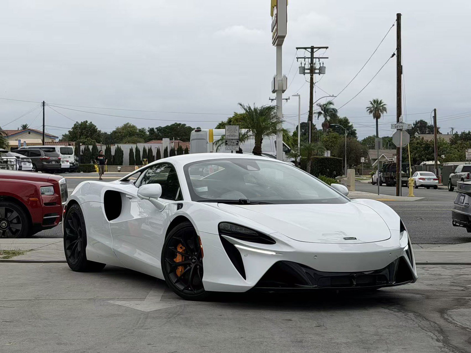 Used 2023 McLaren Artura RWD image 4
