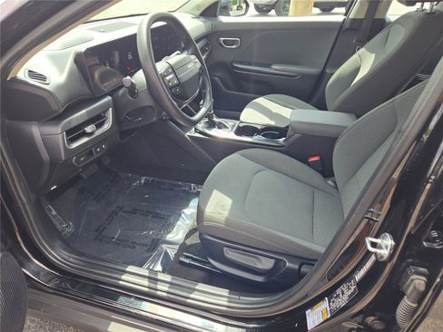 Used 2025 Kia K4 FWD image 23