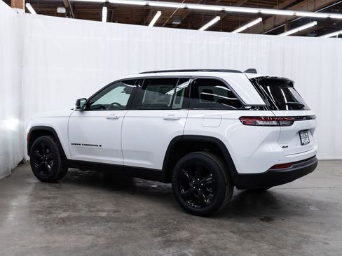 New 2026 Jeep Grand Cherokee Limited w/ Limited Altitude Package image 4