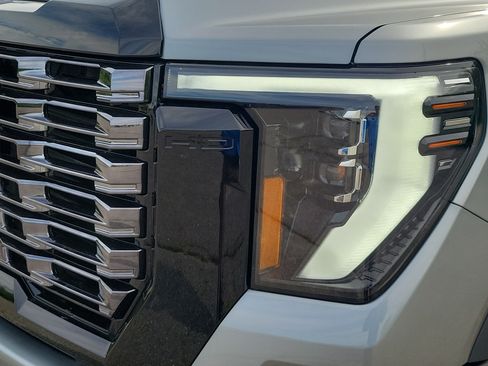 New 2026 GMC Sierra 2500 Denali Ultimate AWD/4WD image 14