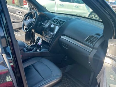 Used 2018 Ford Explorer XLT w/ Equipment Group 202A AWD/4WD image 12