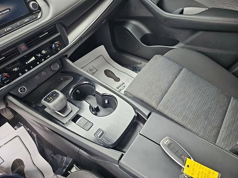 Used 2023 Nissan Rogue SV FWD image 28
