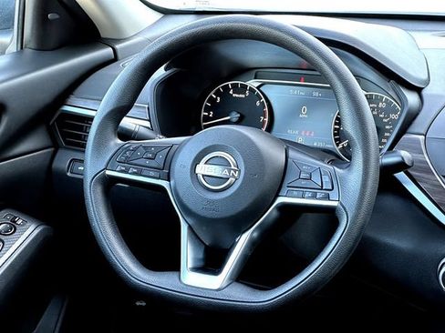 Used 2024 Nissan Altima 2.5 SV FWD image 29