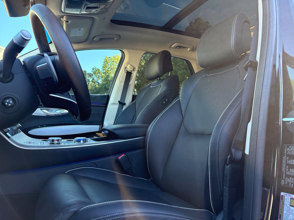 Certified 2026 Genesis GV70 2.5T Advanced AWD/4WD image 8
