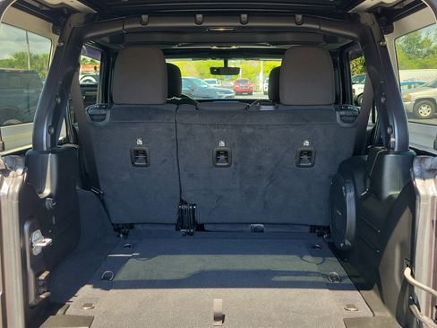 Used 2022 Jeep Wrangler Unlimited Sport w/ Sun And Sound Package AWD/4WD image 11
