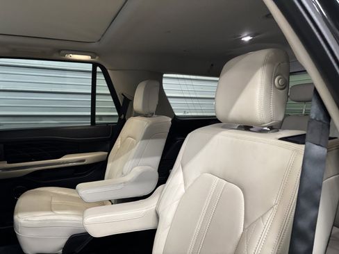 Used 2019 Ford Expedition Platinum image 25