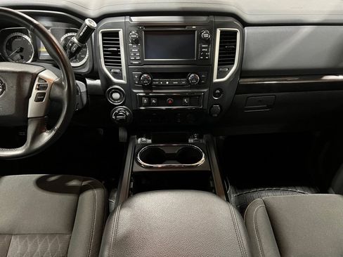 Used 2018 Nissan Titan SV image 35