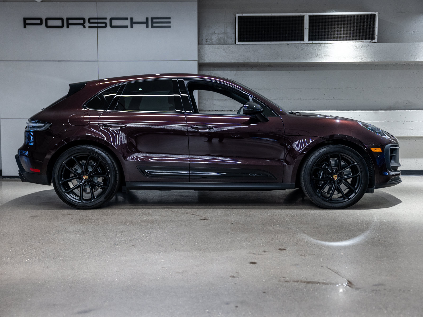 Certified 2024 Porsche Macan GTS AWD/4WD image 9